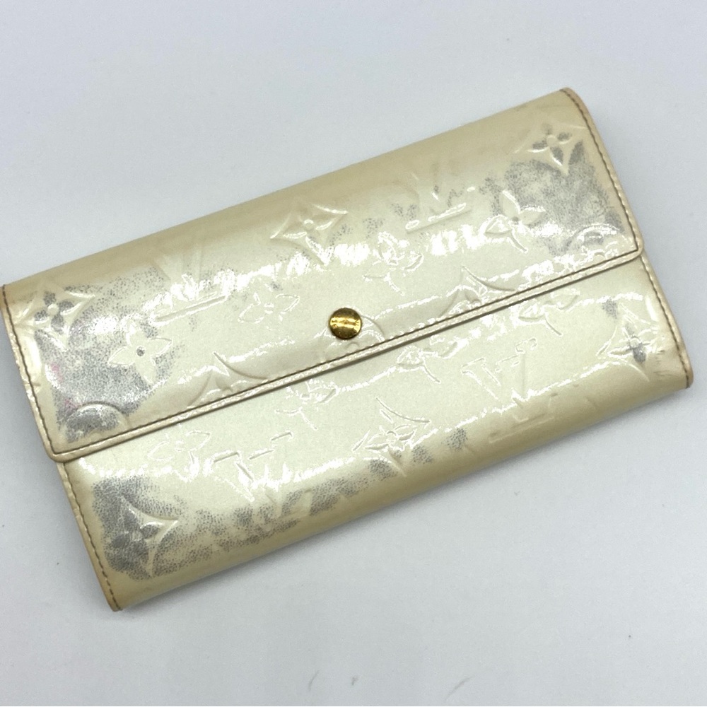 Louis Vuitton Perle Monogram Vernis Porte-Tresor International Leather Wallet